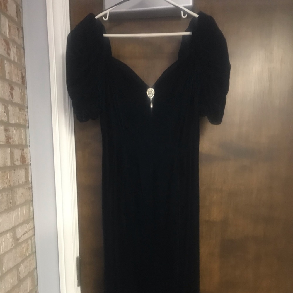 Green velvet dress with crystal pendant